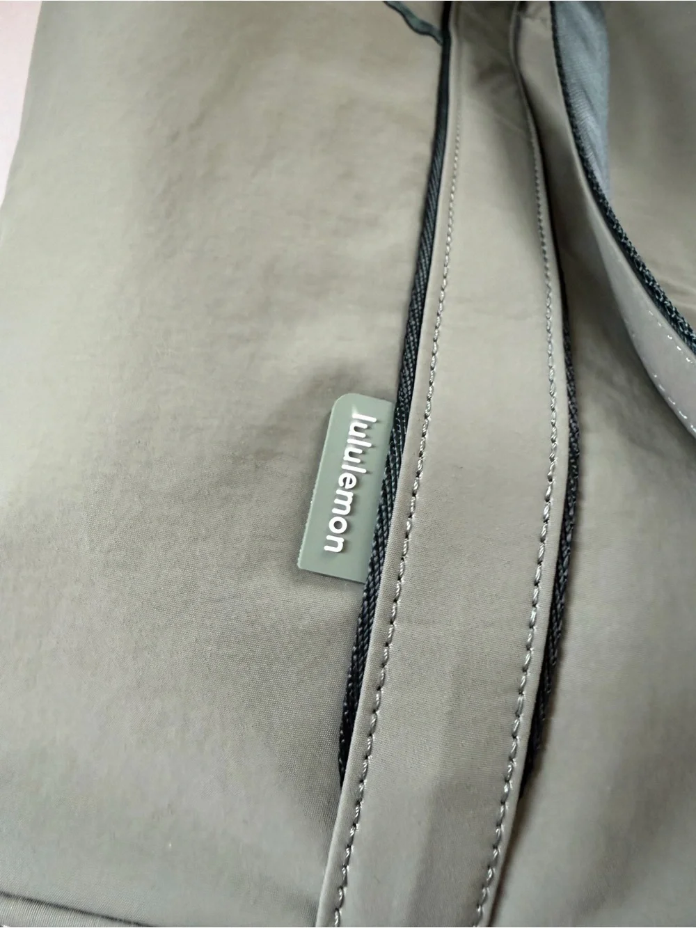 new Lululemon Daily Multi-Pocket Tote Bag 20L